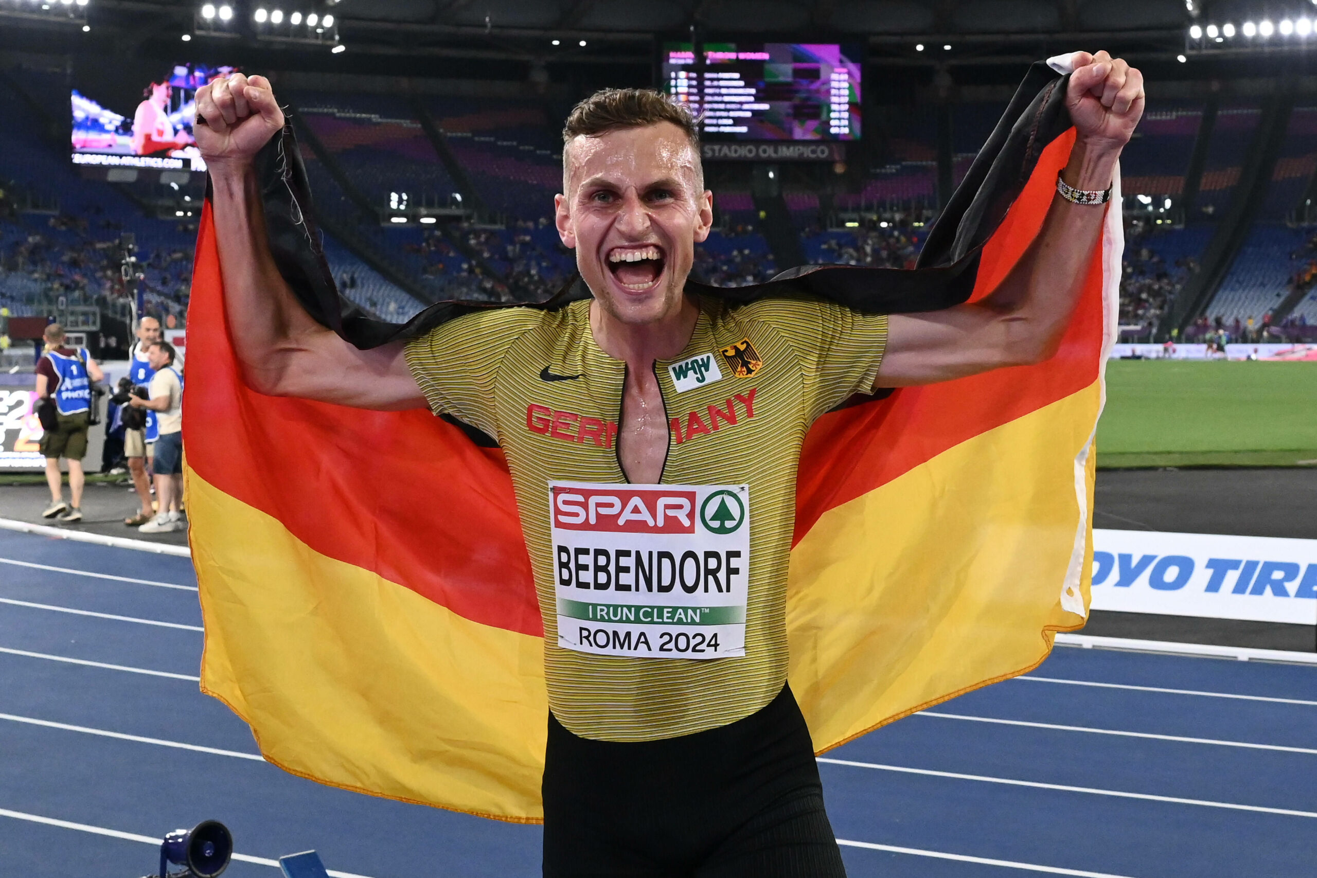 3000-Meter-Läufer Karl Bebendorf jubelt