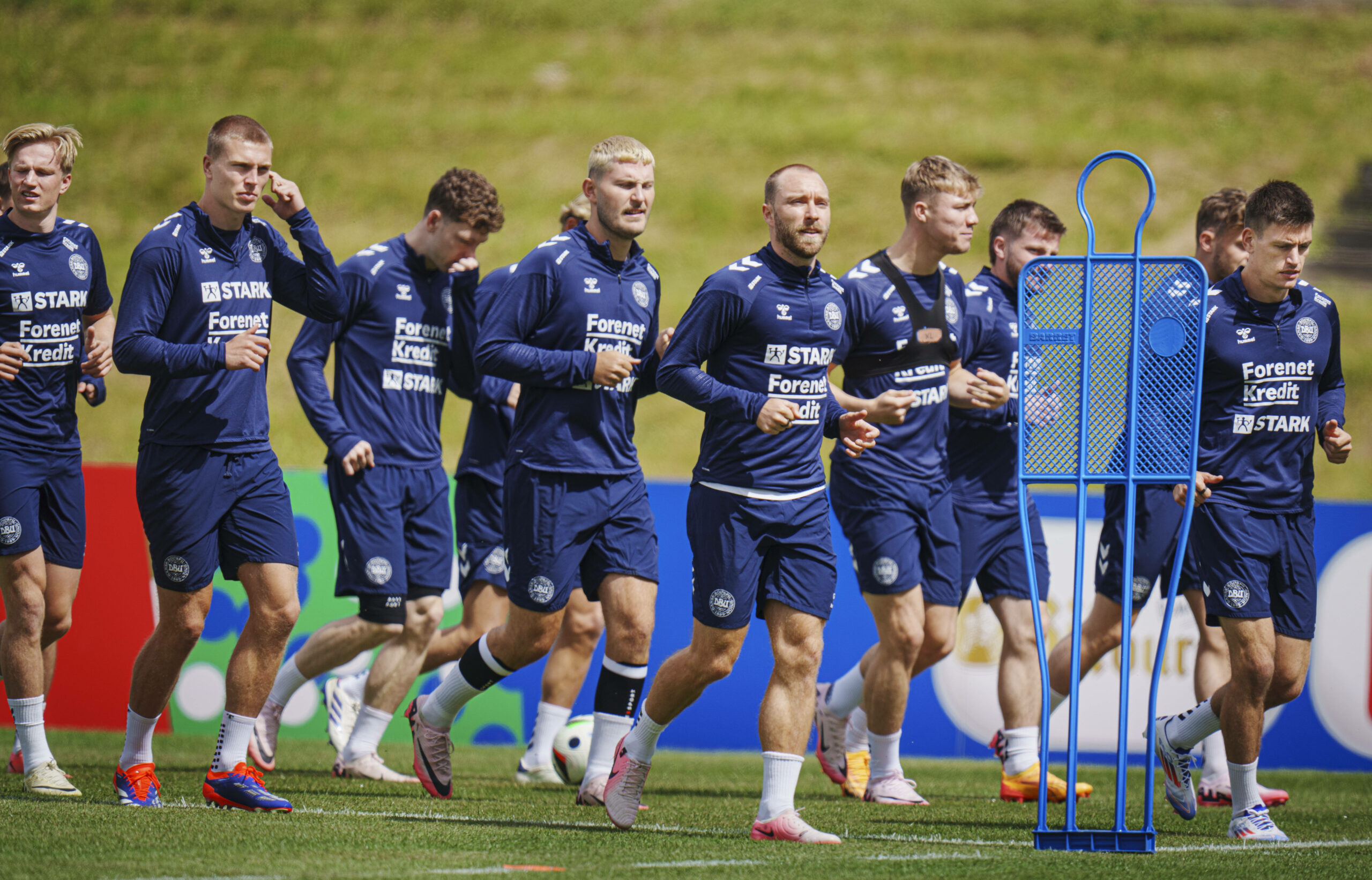 Die dänische Nationalmannschaft beim Warmmachen