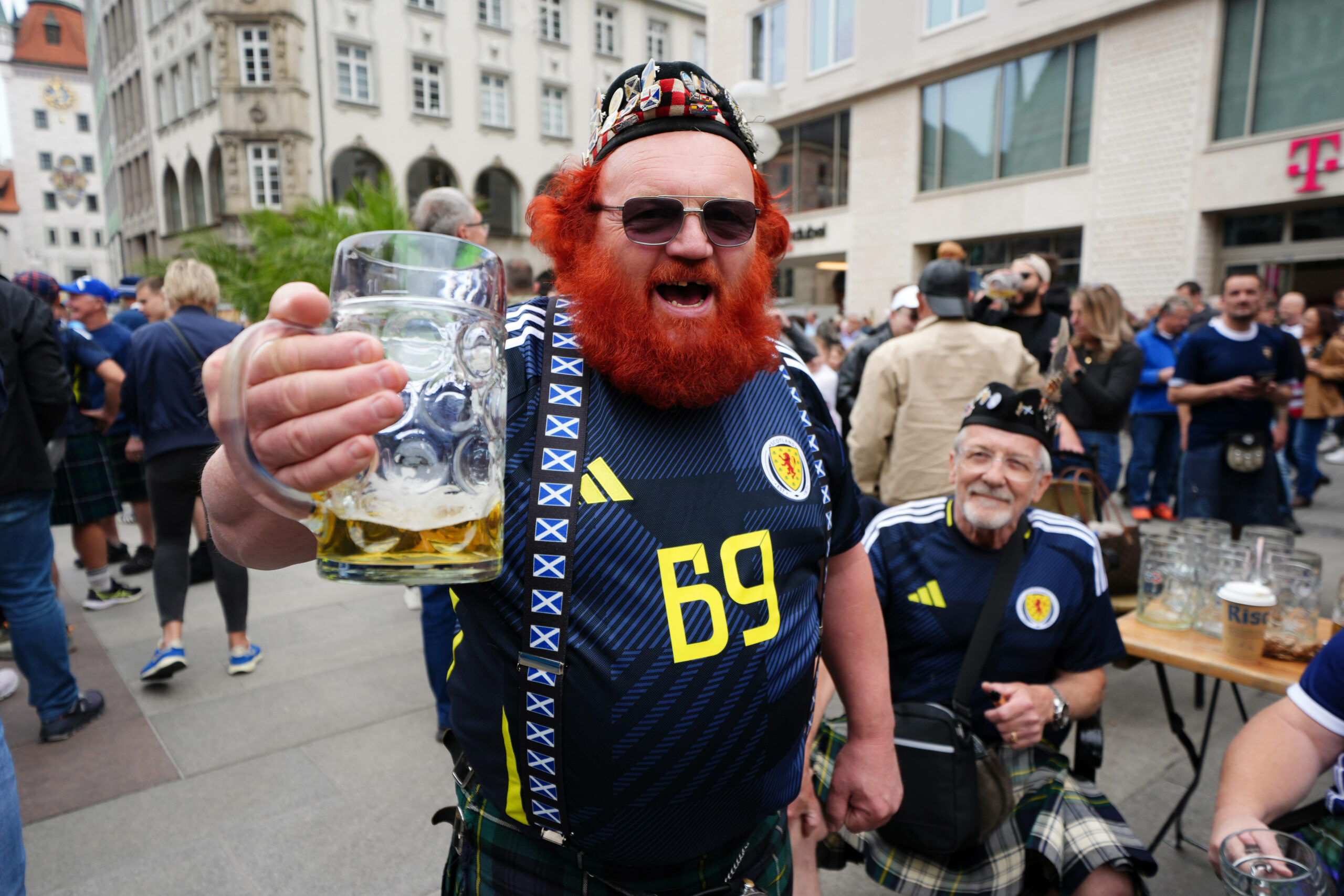 Schottischer Fan mit Bier