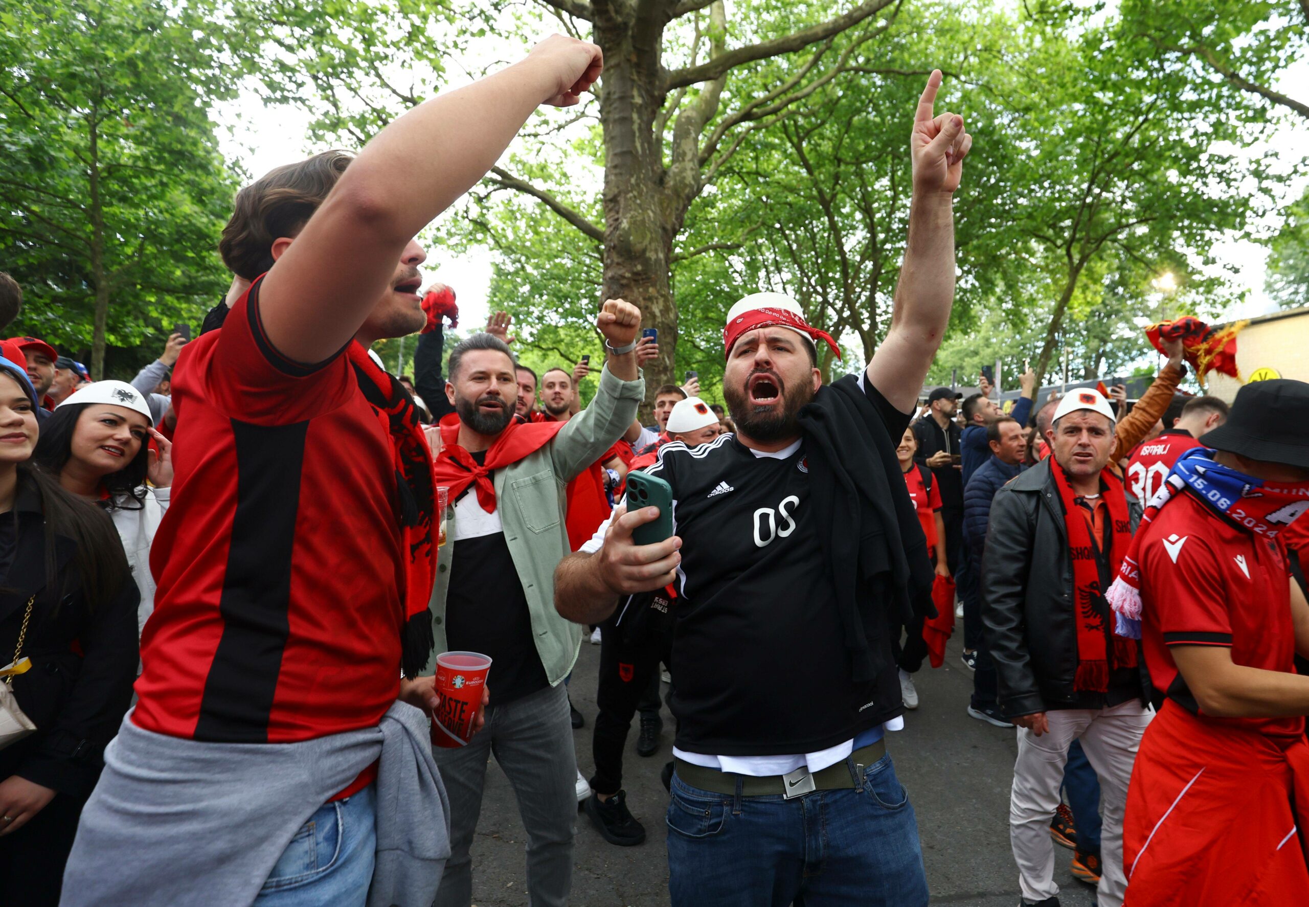 Albanische Fans in der Dortmunder Innenstadt