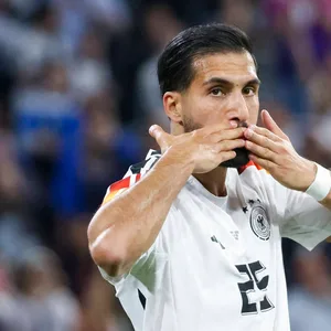 Küsschen für die Fans: Emre Can feierte gegen Schottland einen gelungenen EM-Auftakt.