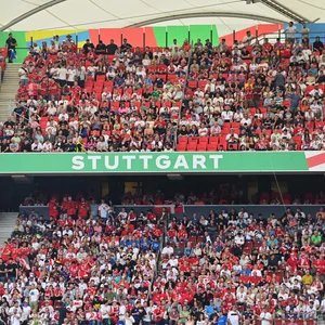 Leere Plätze auf der Tribüne bei einem EM-Spiel