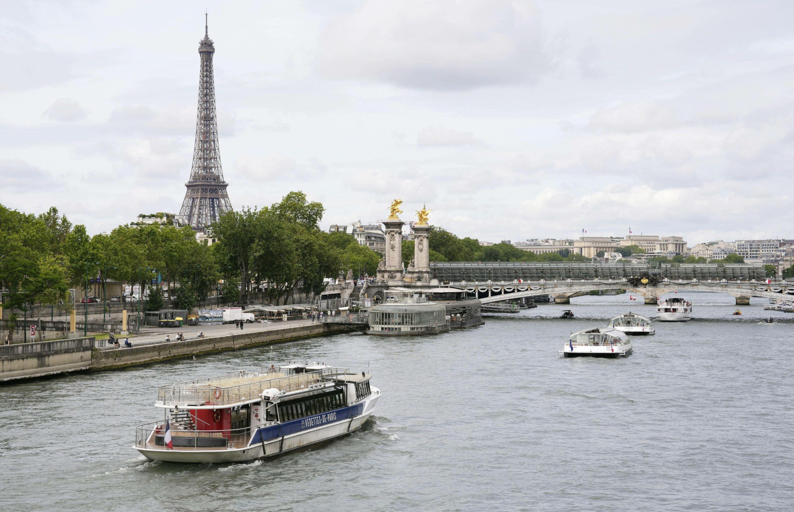 Die Seine und der Eiffelturm in Paris
