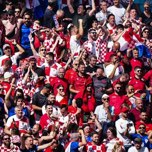 Kroatische und albanische Fans