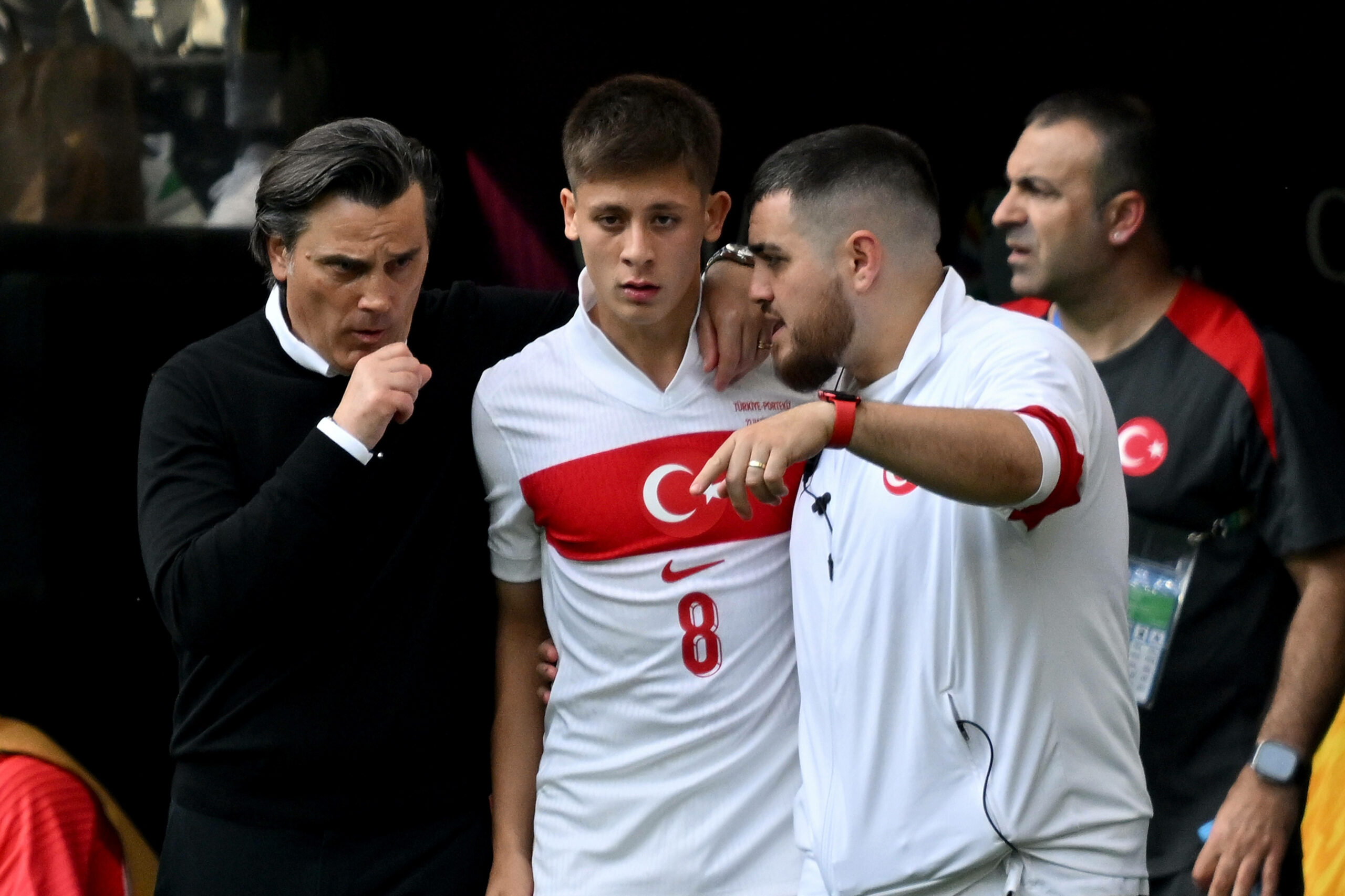 Vincenzo Montella und Arda Güler vor der Einwechslung