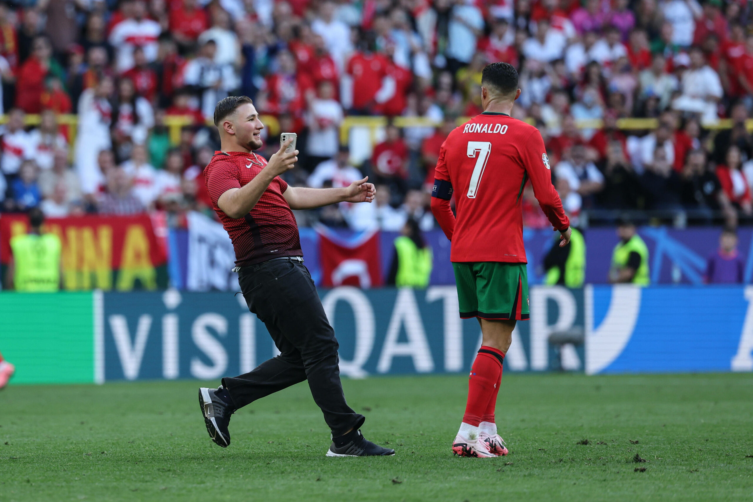 Flitzer beim Spiel Türkei gegen Portugal