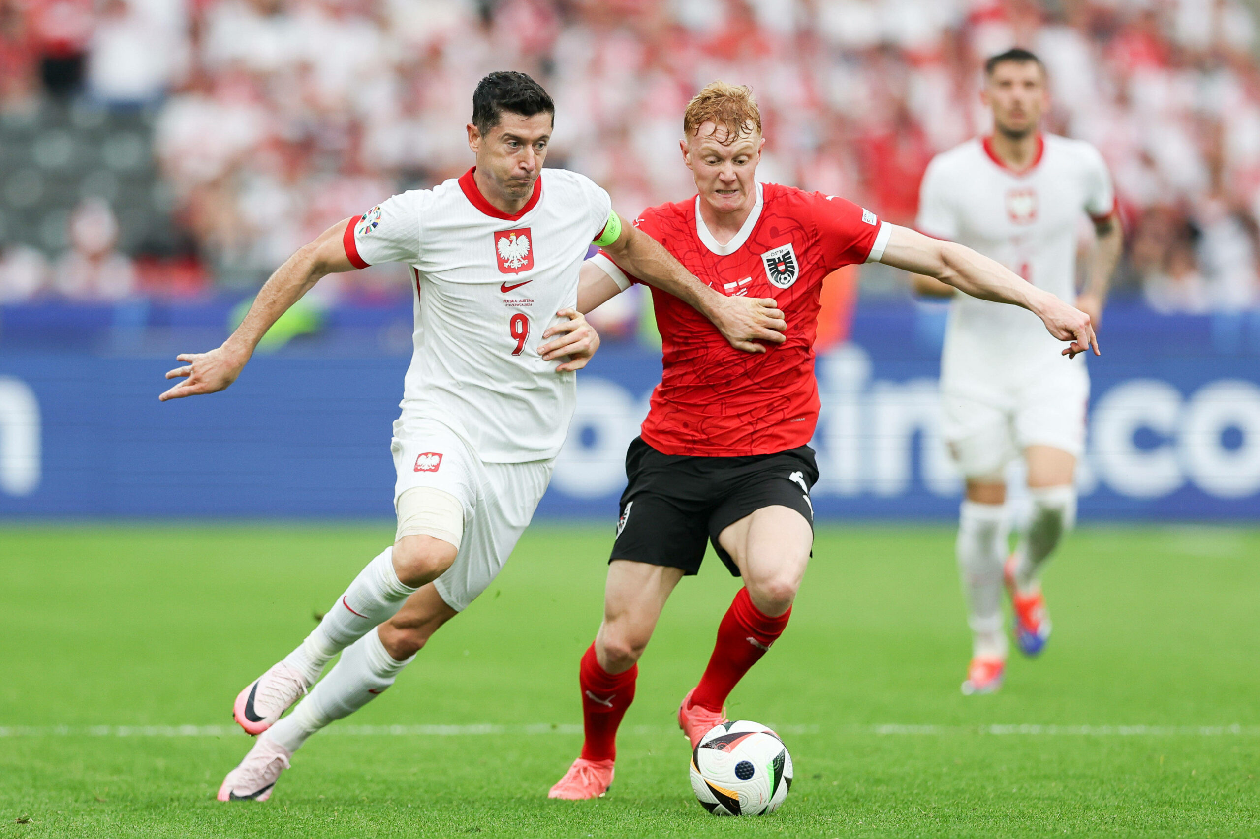 Robert Lewandowski gegen Österreichs Nicolas Seiwald