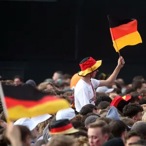 EM-Fans mit Deutschlandfahne