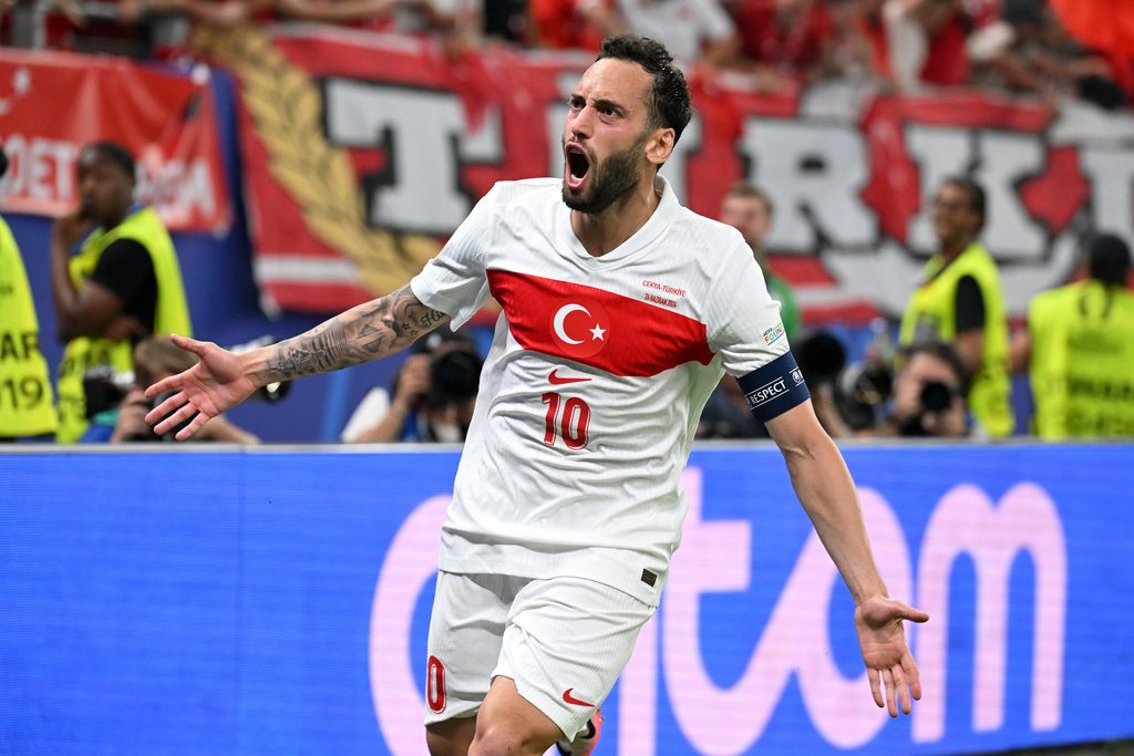 Hakan Calhanoglu nach Tor für die Türkei