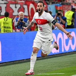 Hakan Calhanoglu bejubelt sein Tor gegen Tschechien