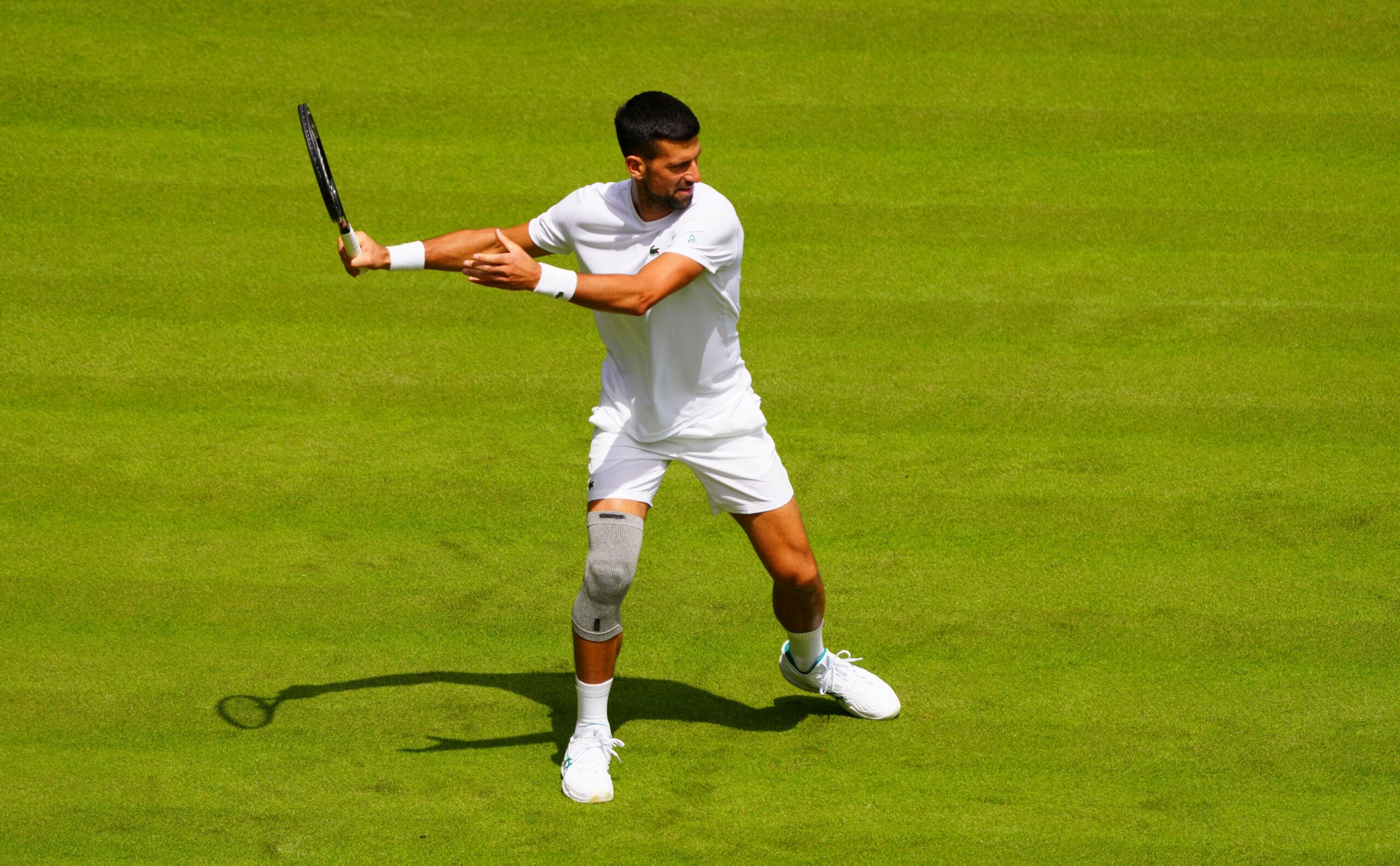 Novak Djokovic beim Training nach seinem Meniskusriss