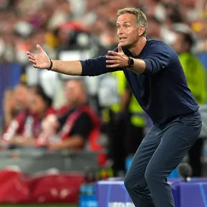 Dänemarks Trainer Kasper Hjulmand tobt am Spielfeldrand