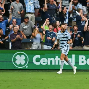 Tim Leibold jubelt über seinen Premieren-Treffer für Sporting Kansas City.