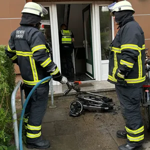 In Rahlstedt: Kinderwagen brennt in Treppenhaus – Kind verletzt in Klinik