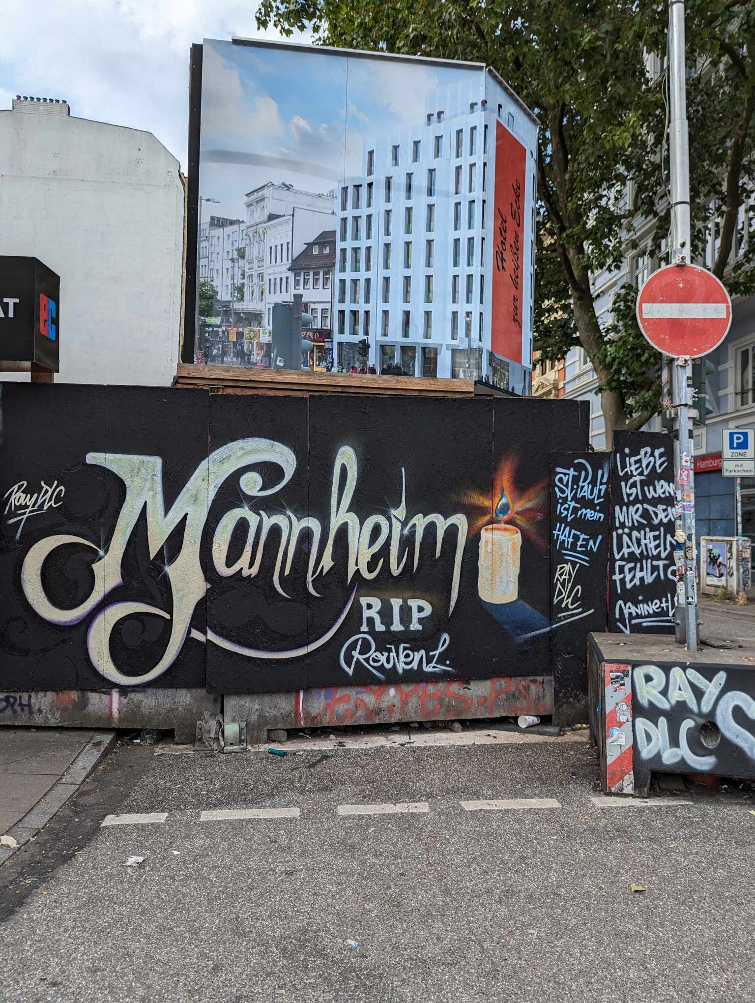 Dieses Graffiti hat der Hamburger Künstler Ray de la Cruz gestaltet. Es erinnert an den getöteten Polizisten Rouven Laur.