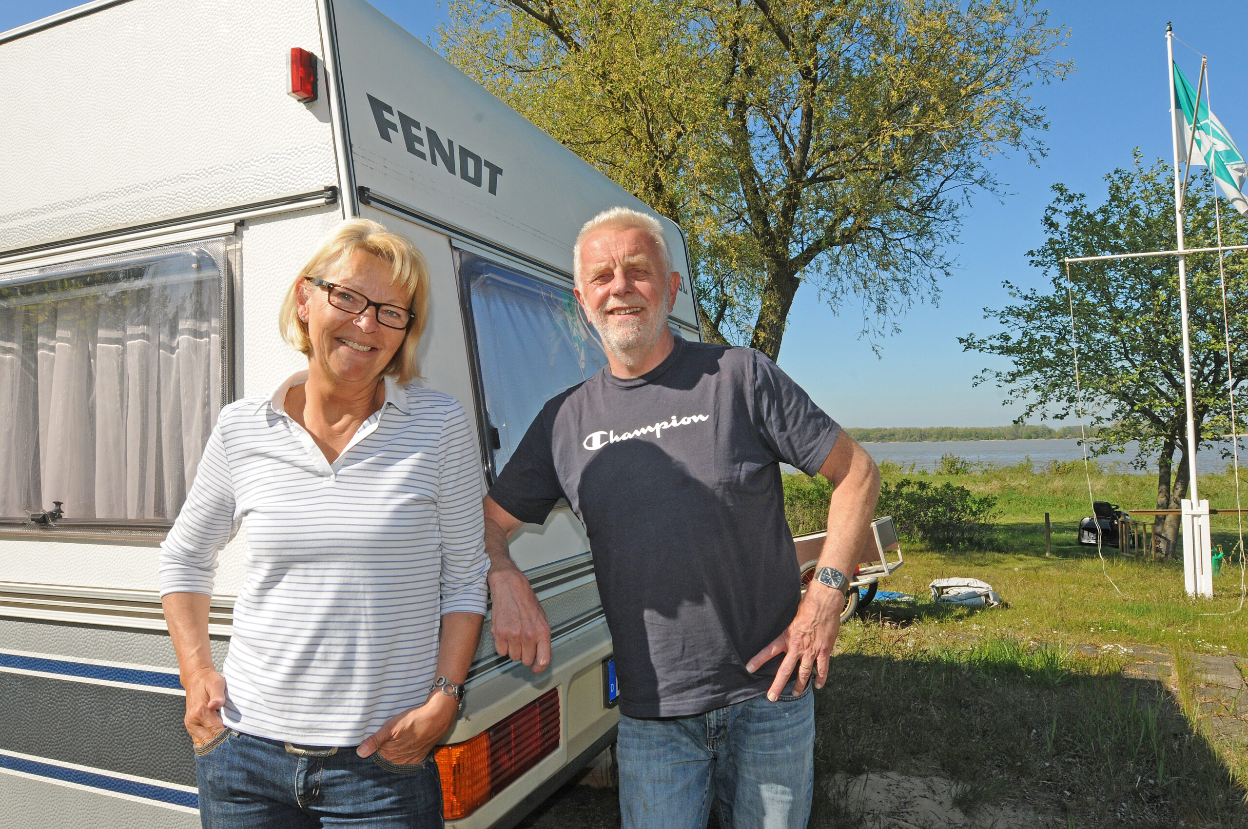 Lühesand hat viele Stammgäste – wie Heike und Volker Pfeiffer aus Rotenburg/Wümme, die die MOPO im Jahr 2020 bei einem Besuch auf der Insel traf.