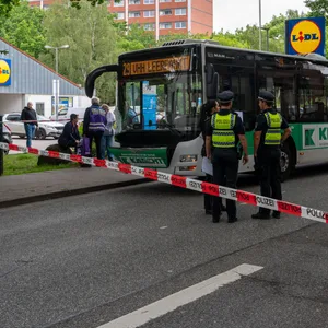 Linienbus erfasst Rollerfahrerin in Lohrügge und verletzt sie schwer.