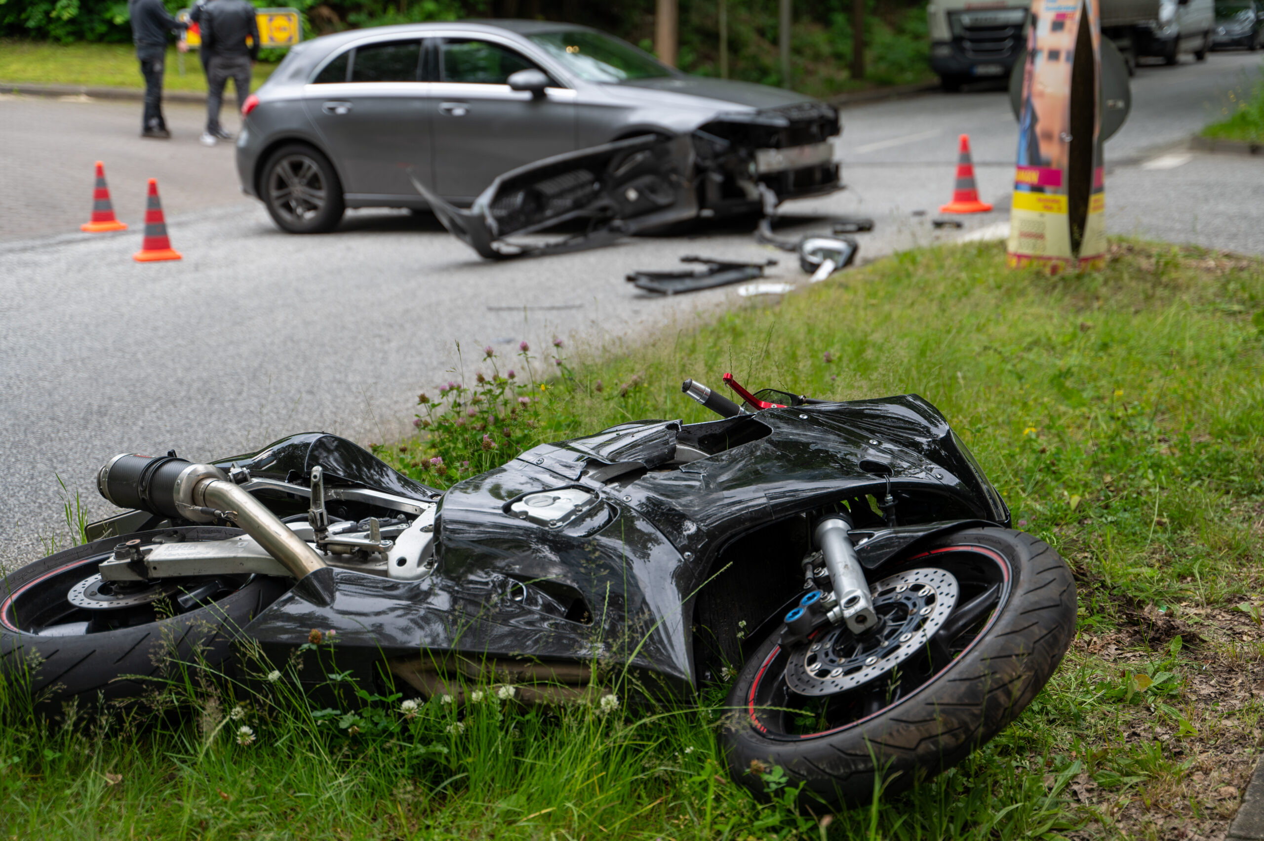 Bei dem Unfall in der Kandinskyallee kollidierten ein Motorrad und ein Auto.