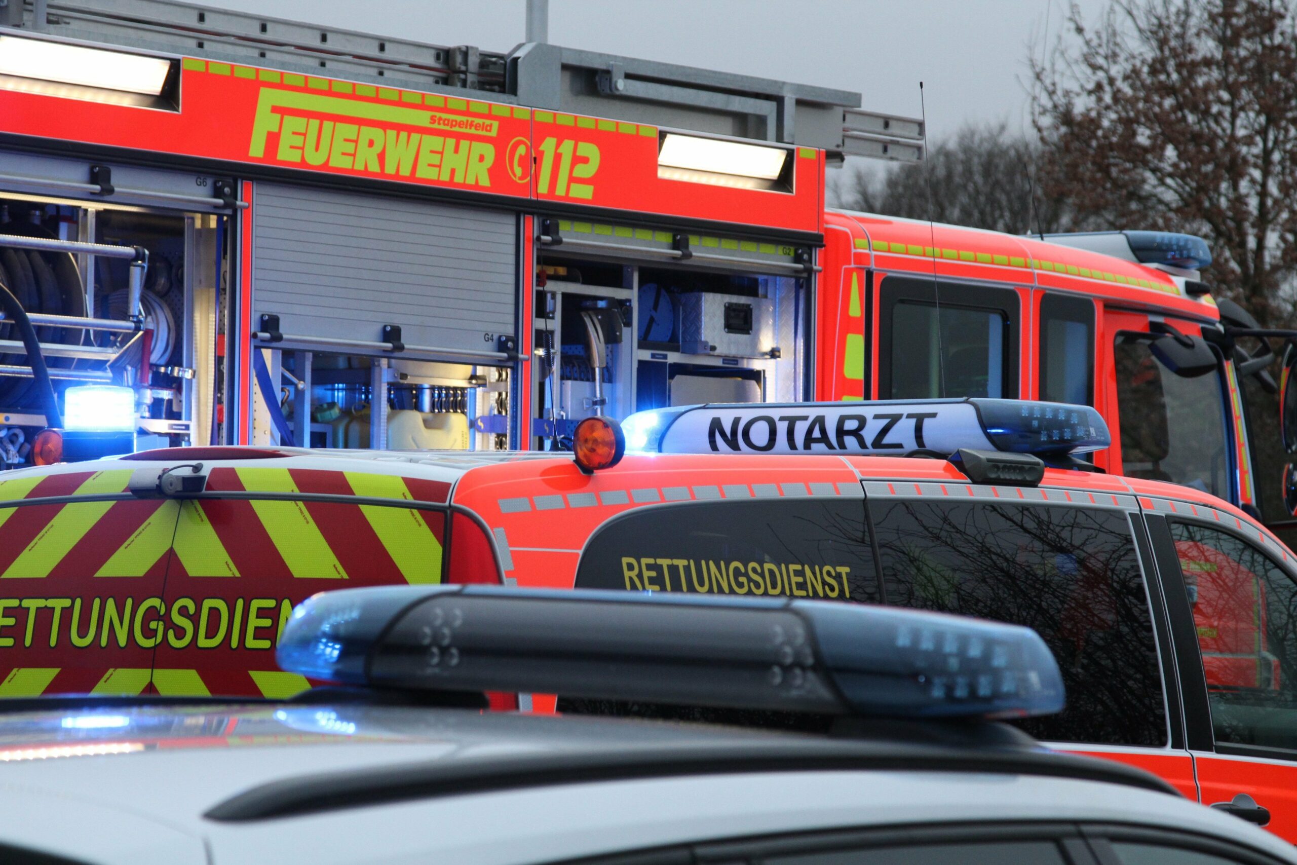 Rettungsfahrzeuge im Einsatz (Symbolbild).