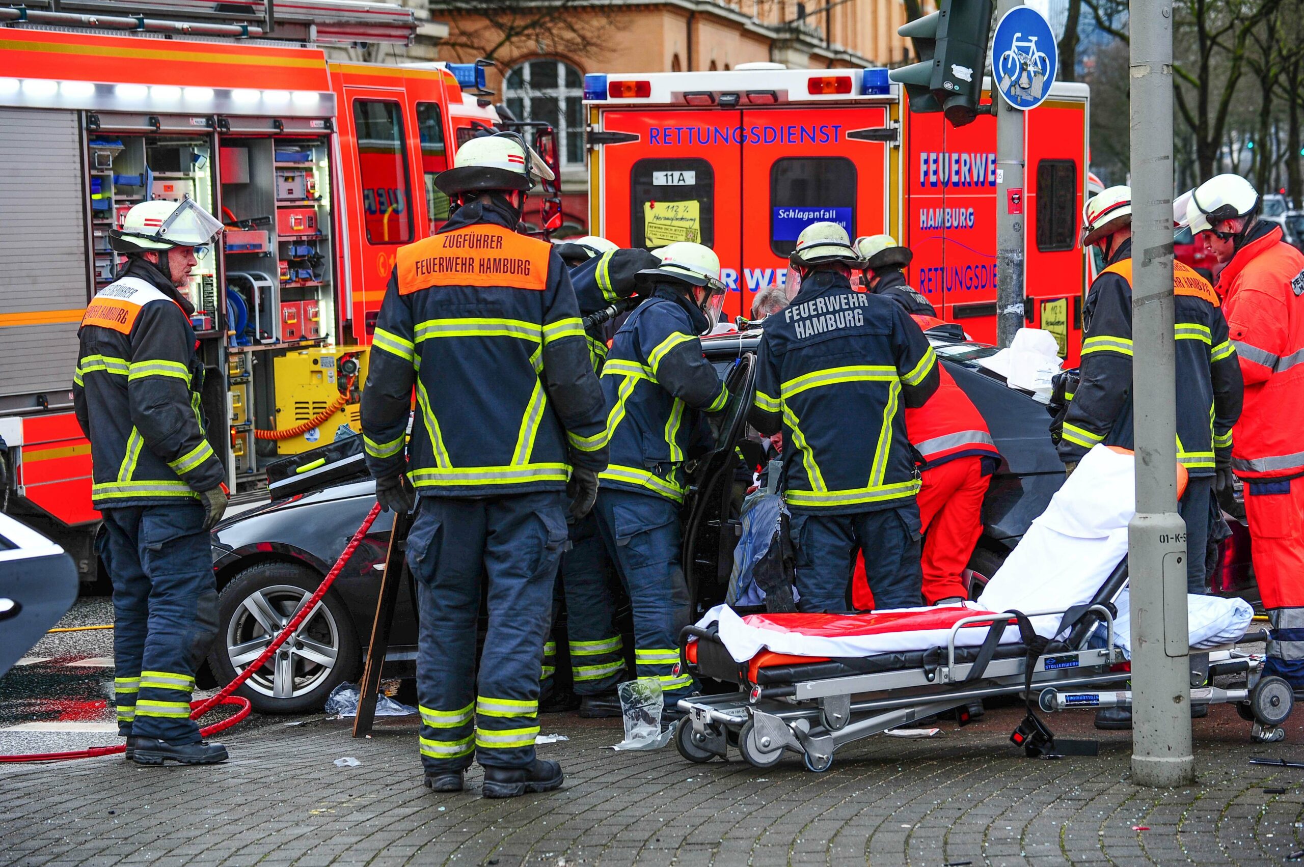 Unfall auf der Sechslingspforte in St. Georg – zwei Leichtverletzte und Stau