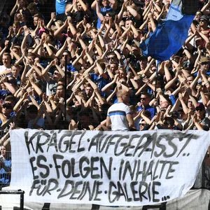 Plakat von HSV-Ultras gegen Kurt Krägel