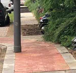Neuer Radweg in Eppendorf gebaut – Lichtmast sorgt nun für Gefahrenstelle
