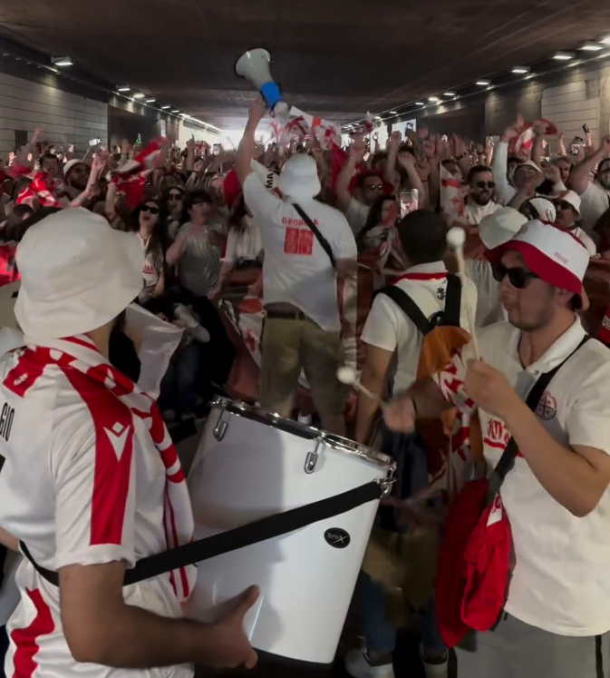 Die georgischen Fans machen in Hamburg Stimmung
