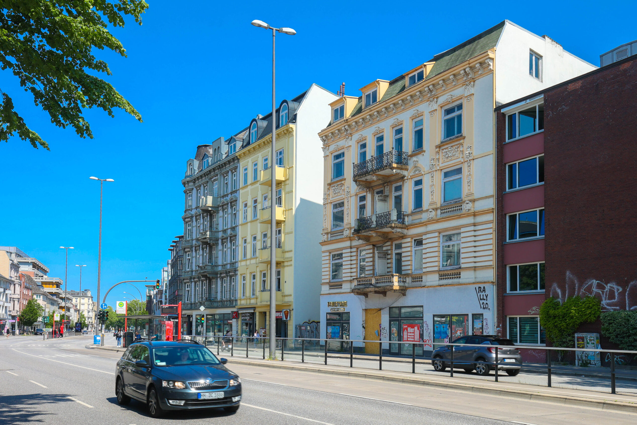 Die Grindelallee 80 in Rotherbaum steht schon seit fünf Jahren leer – und rottet vor sich hin.