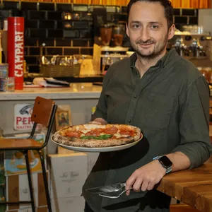 Cosmin Butiulca vom „ Spaccaforno“ – laut „Falstaff“ gibt es hier die beste Pizza der Stadt!