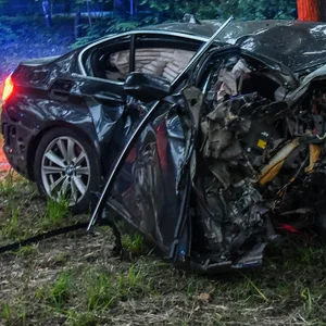 Das Auto wurde bei dem Unfall komplett zerstört.
