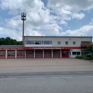 Marode, gefährlich und Krankheitsgefahr – Betrieb in Feuerwache Wedel ist nur geduldet