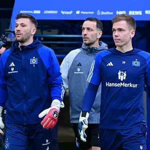 Auf HSV-Torwart-Trainer Sven Höh (Mitte) wartet in der Saisonvorbereitung viel Arbeit. Neben Daniel Heuer Fernandes und Matheo Raab muss er sich auch um die HSV-Keeper Marko Johansson, Tom Mickel und Hannes Hermann kümmern.