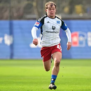 Tom Sanne sprintet dem Ball hinterher
