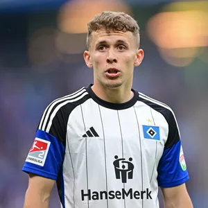 Anssi Suhonen im Heim-Trikot der vergangenen Saison. Zur neuen Spielzeit gibt es für die HSV-Profis eine neue Bekleidung.