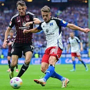 Miro Muheim am Ball