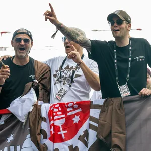 Fabian Hürzeler feiert St. Paulis Aufstieg