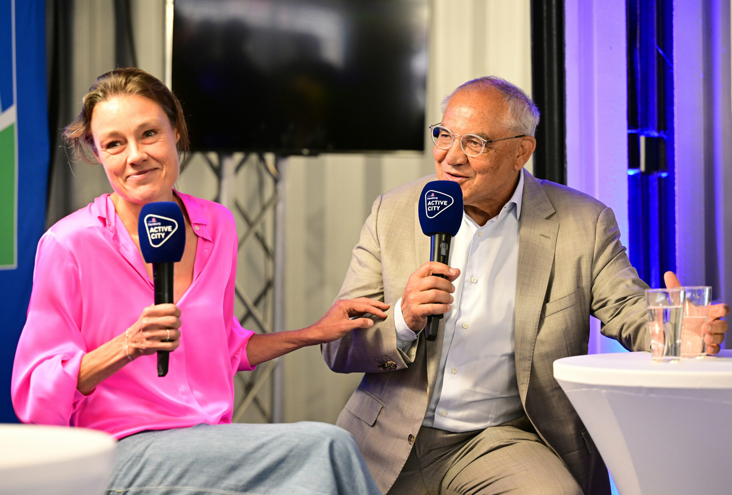 Katja Kraus und Felix Magath in der Fan Zone auf dem Heiligengeistfeld.