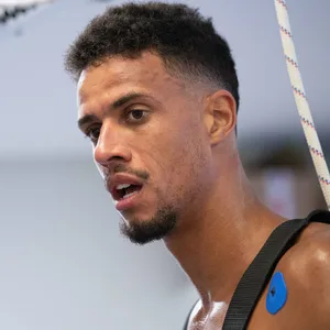 HSV-Stürmer Robrt Glatzel gehörte zu den ersten Profis, die sich zum Start in die Saisonvorbereitung im UKE durchchecken ließen.