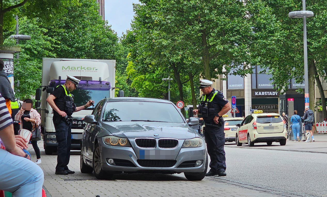 Trotz verbot durch Mönckebergstraße gefahren – Polizei stoppt Autofahrer