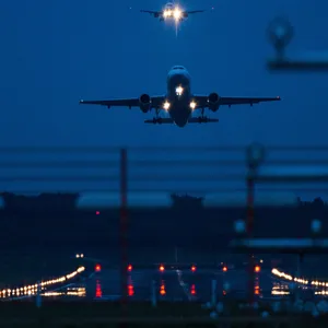 Trotz Nachtflugverbot sind am Hamburger Flughafen während der EM mehrere Maschinen nach Mitternacht abgehoben.