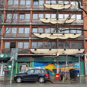 Die Rollläden bleiben unten – der „Hamborger Veermaster“ an der Reeperbahn ist dicht.