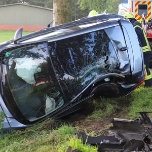 Autofahrer verunglückt nach Überholvorgang – ein Schwerletzter im Norden