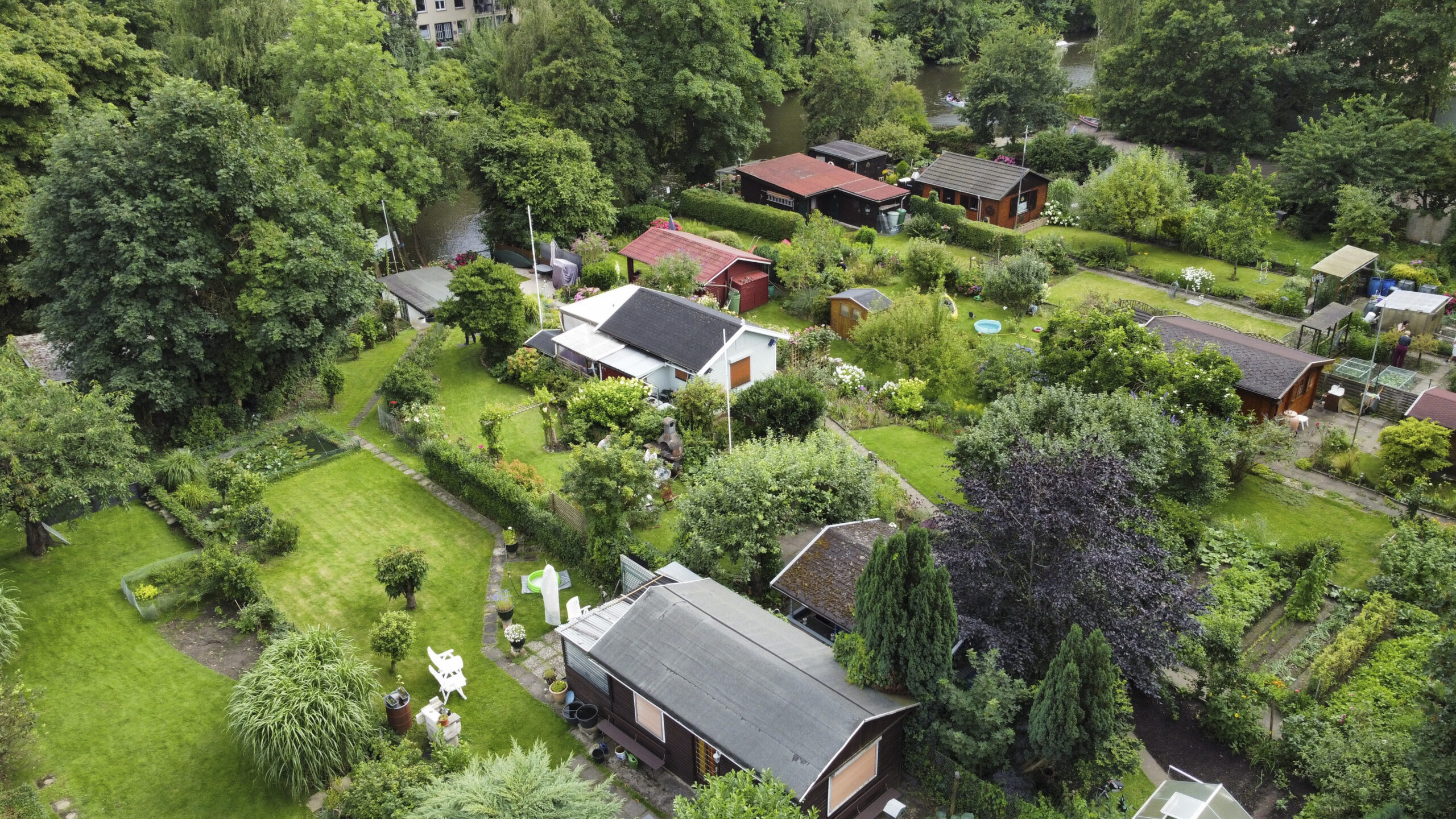 Der Kleingarten direkt am Goldbekkanal in Winterhude soll für die U5-Baustelle weichen.