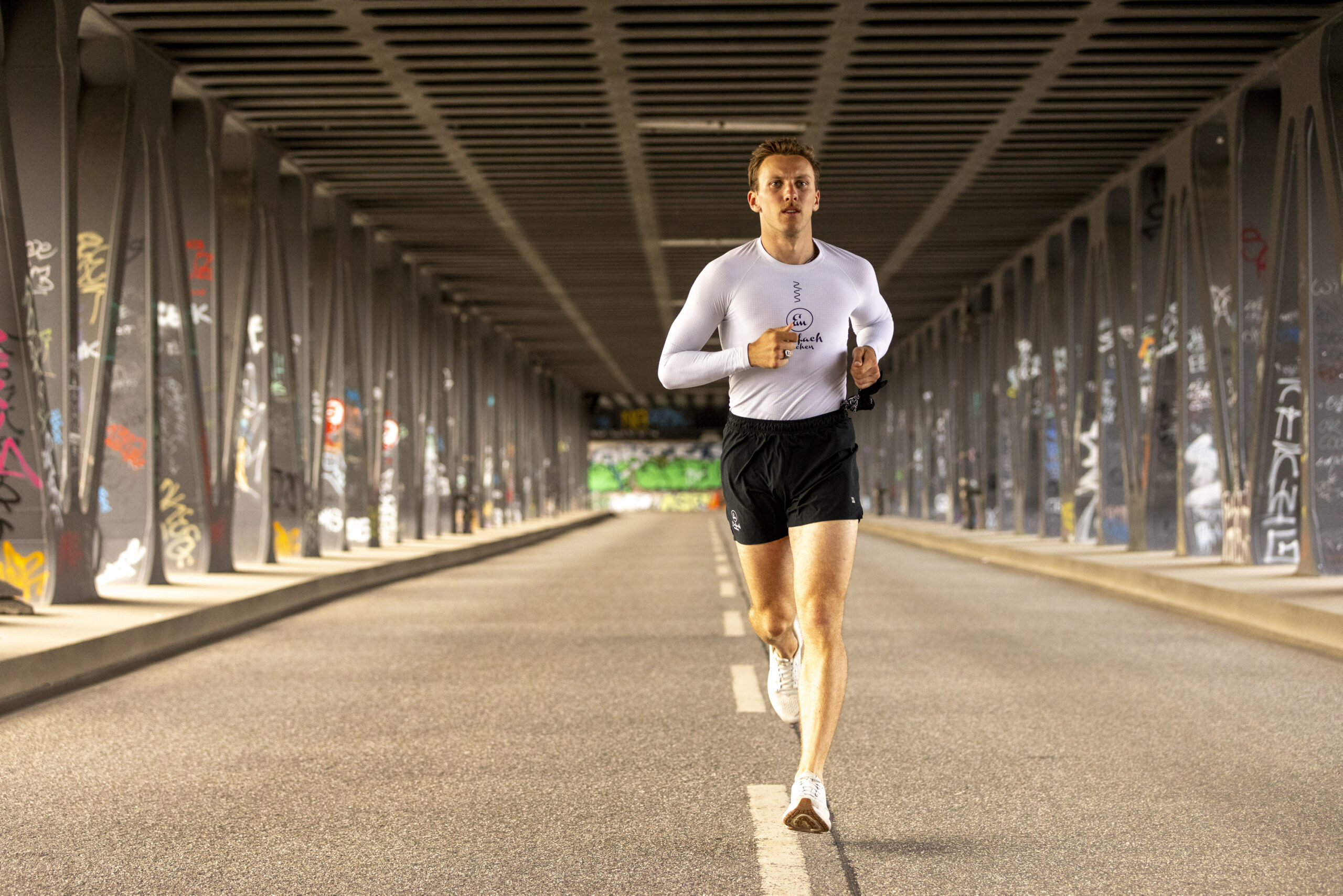 Aleksander Lingauer (25) hat ein sportliches Ziel: Er will 61 Marathons in 61 Tagen laufen.