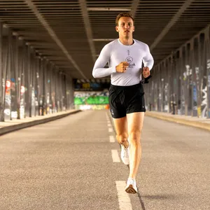 Aleksander Lingauer (25) hat ein sportliches Ziel: Er will 61 Marathons in 61 Tagen laufen.