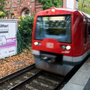 exhibitionist lässt Hosen vor Pärchen runter – Bundespolizei stellt den Täter im Bahnhof Hassenbrook