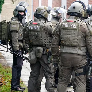Beamte des SEK im Einsatz (Symbolfoto).