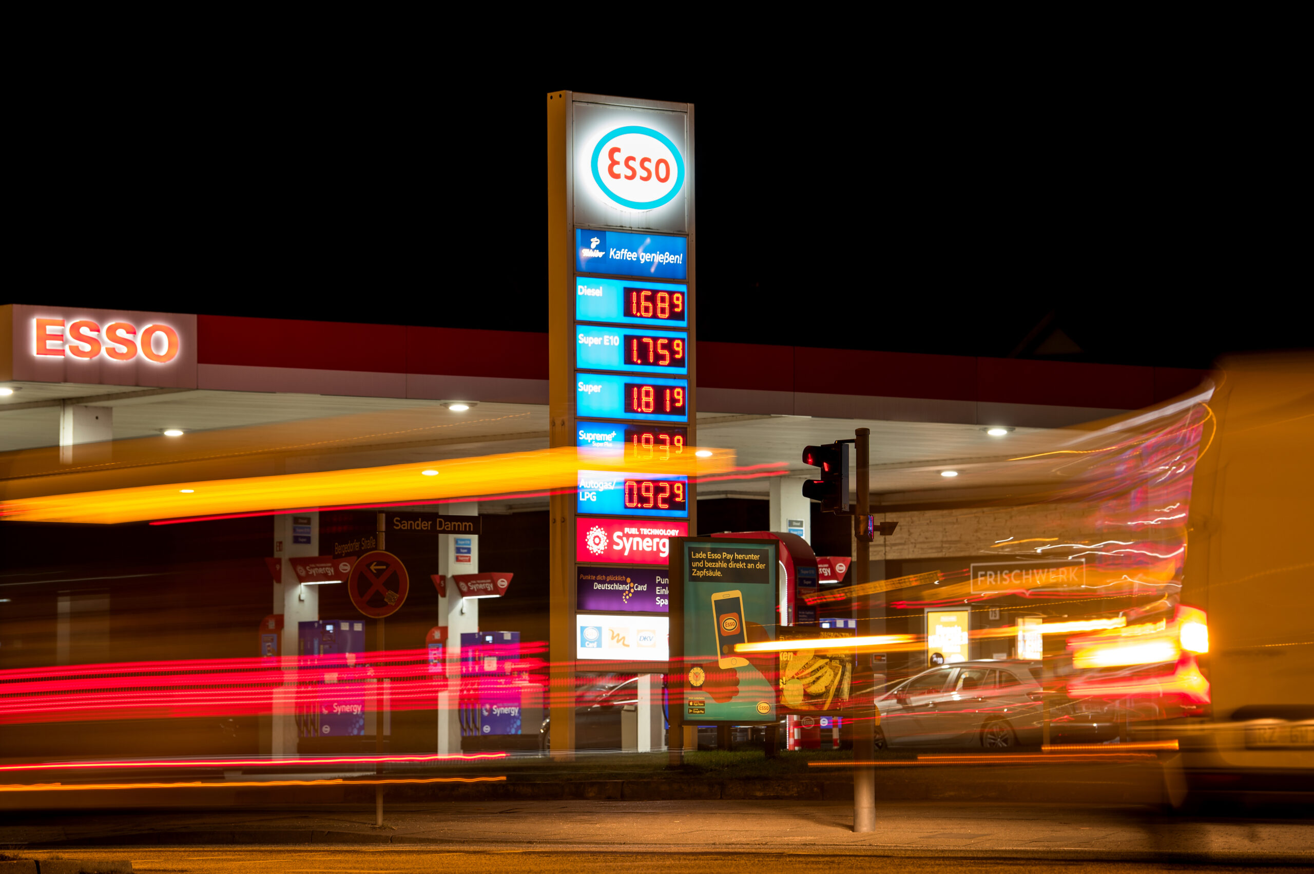 Eine Esso-Tankstelle (Symbolbild) im Hamburger Osten wurde am Donnerstag Opfer eines Überfalls.