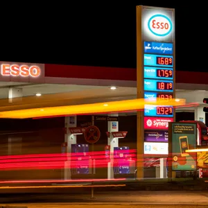 Eine Esso-Tankstelle (Symbolbild) im Hamburger Osten wurde am Donnerstag Opfer eines Überfalls.