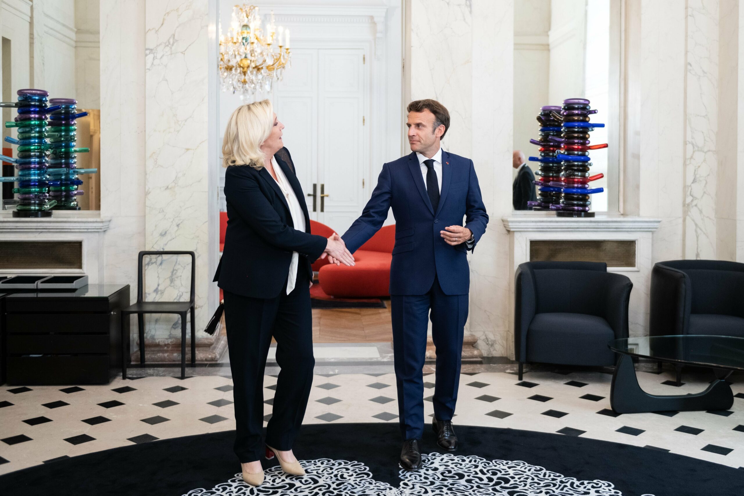 Marine Le Pen und Emmanuel Macron: Sie will ihn als Präsidentin möglichst schnell „beerben“.